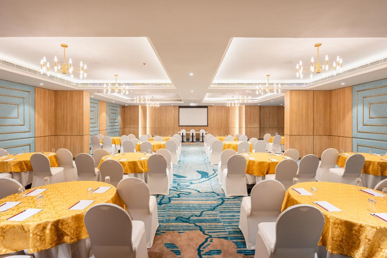 Park Inn & Suites By Radisson Thrissur East Fort Dış mekan fotoğraf